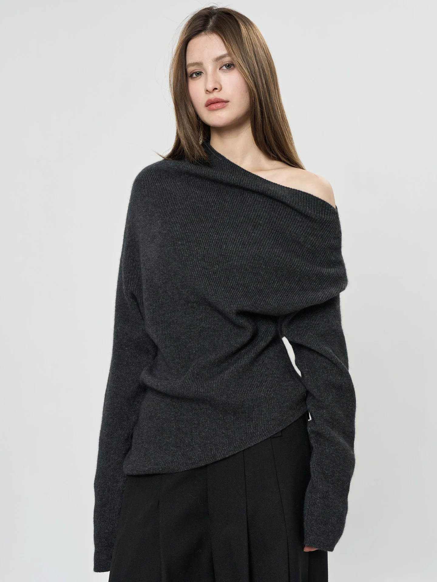 Весенне-осенний женский повседневный однотонный асимметричный свитер с одним воротником и длинными рукавами
Весенне-осенний женский повседневный однотонный асимметричный свитер с одним воротником и длинными рукавами