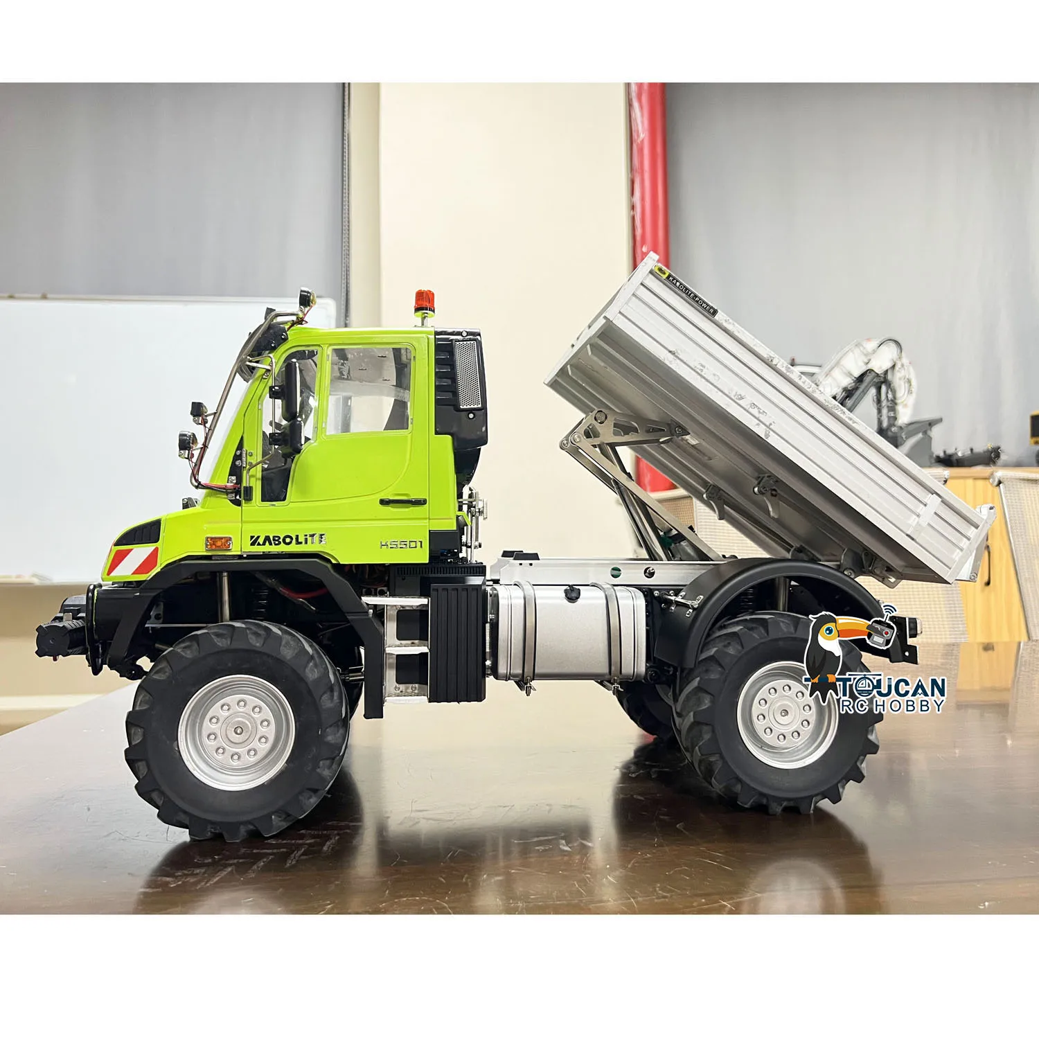 New 1/14 KABOLITE K5501 2Speed Gearbox Remote Control Off Road Car RC Crawler ATV Light Truck Axle Locks RTR Light Sound System
New 1/14 KABOLITE K5501 2Speed Gearbox Remote Control Off Road Car RC Crawler ATV Light Truck Axle Locks RTR Light Sound System