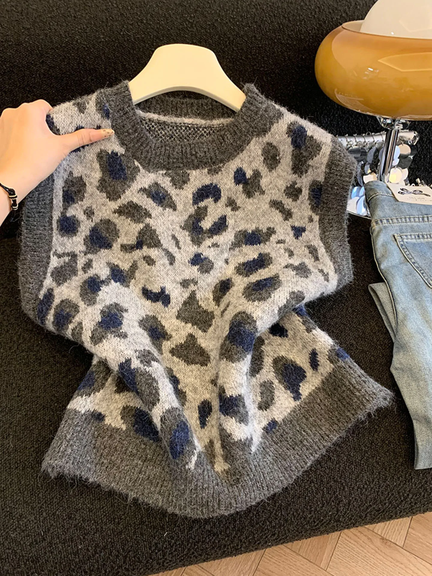 Emily Clud Recommended Color Blo Leopard Print Knitted round Ne Svel Vest Women's Autumn Winter Warm Thiened Knit...
Emily Clud Recommended Color Blo Leopard Print Knitted round Ne Svel Vest Women's Autumn Winter Warm Thiened Knit...