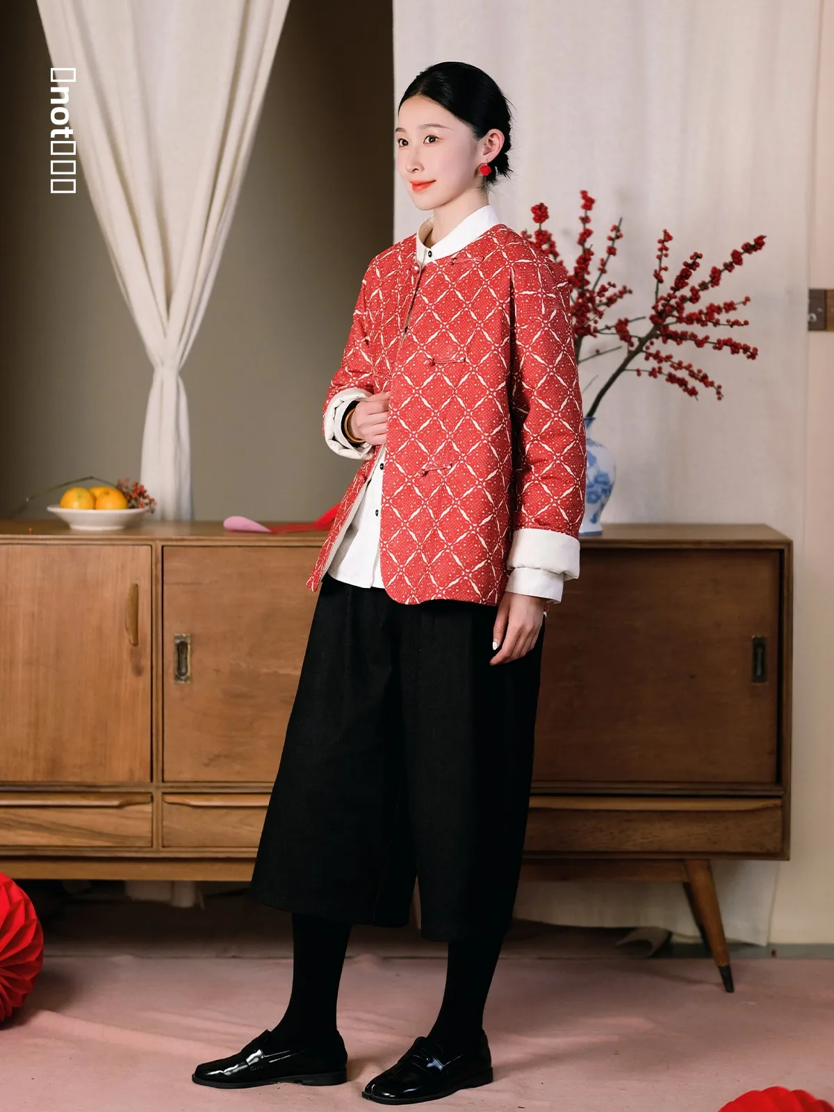 Теплая фланелевая куртка из чистого хлопка с хлопковой подкладкой, новая, в китайском стиле, оригинальная, зимняя, утепленная, на одной пуговице, для повседневной носки
Теплая фланелевая куртка из чистого хлопка с хлопковой подкладкой, новая, в китайском стиле, оригинальная, зимняя, утепленная, на одной пуговице, для повседневной носки