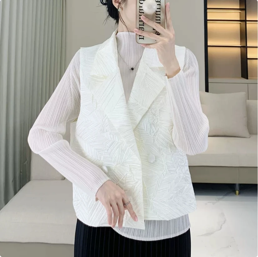 Miyaka Style Pleated Top for Women 2025 New Retro Plaid Jacquard Pleated Vest Temperament Commuter Sleeveless Jacket
Miyaka Style Pleated Top for Women 2025 New Retro Plaid Jacquard Pleated Vest Temperament Commuter Sleeveless Jacket