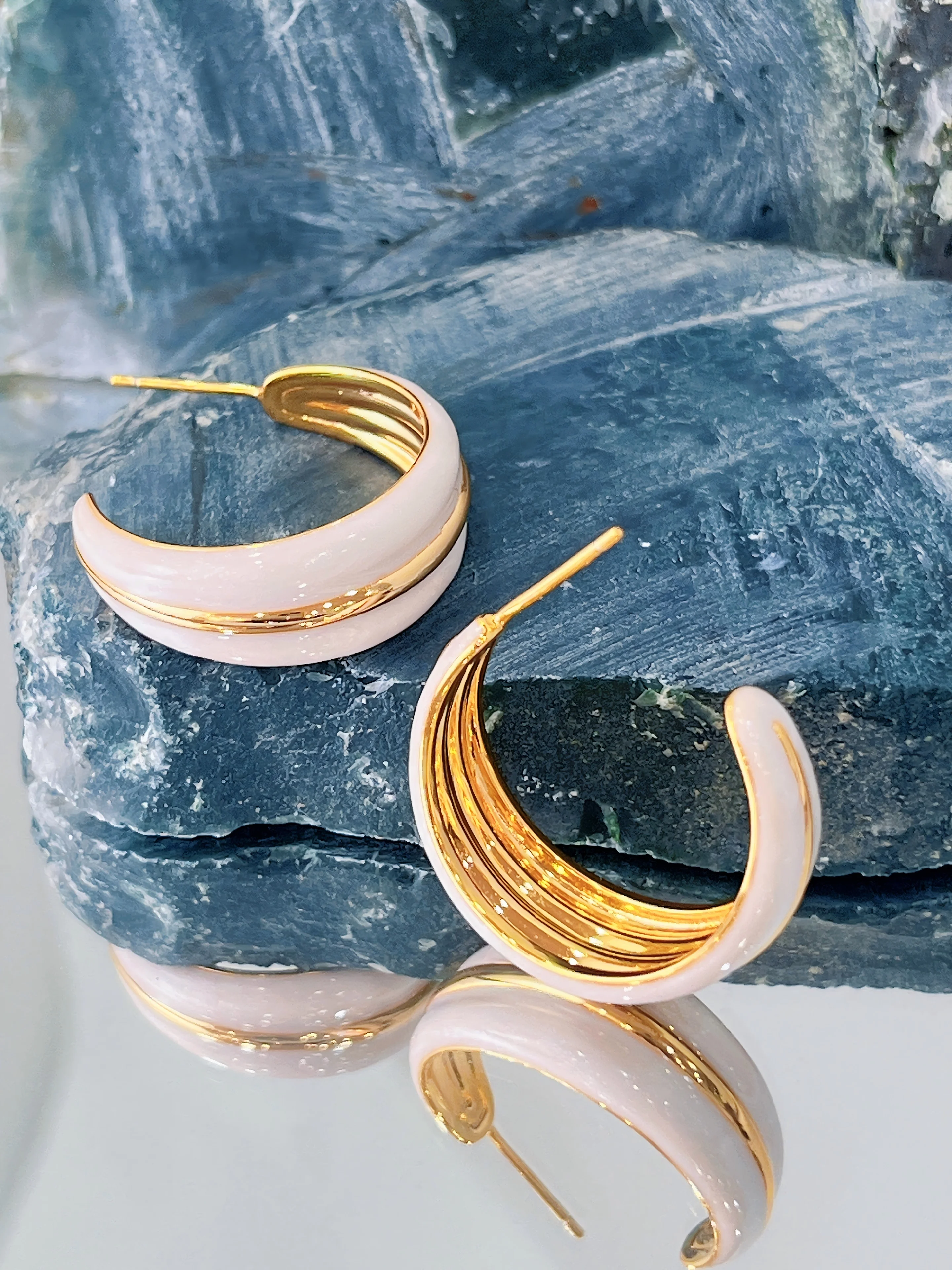 New Original Double-Layer White Enamel Earrings, Small-Batch, Minimalist, Elegant, High-End Jewelry Factory Direct Sales
New Original Double-Layer White Enamel Earrings, Small-Batch, Minimalist, Elegant, High-End Jewelry Factory Direct Sales