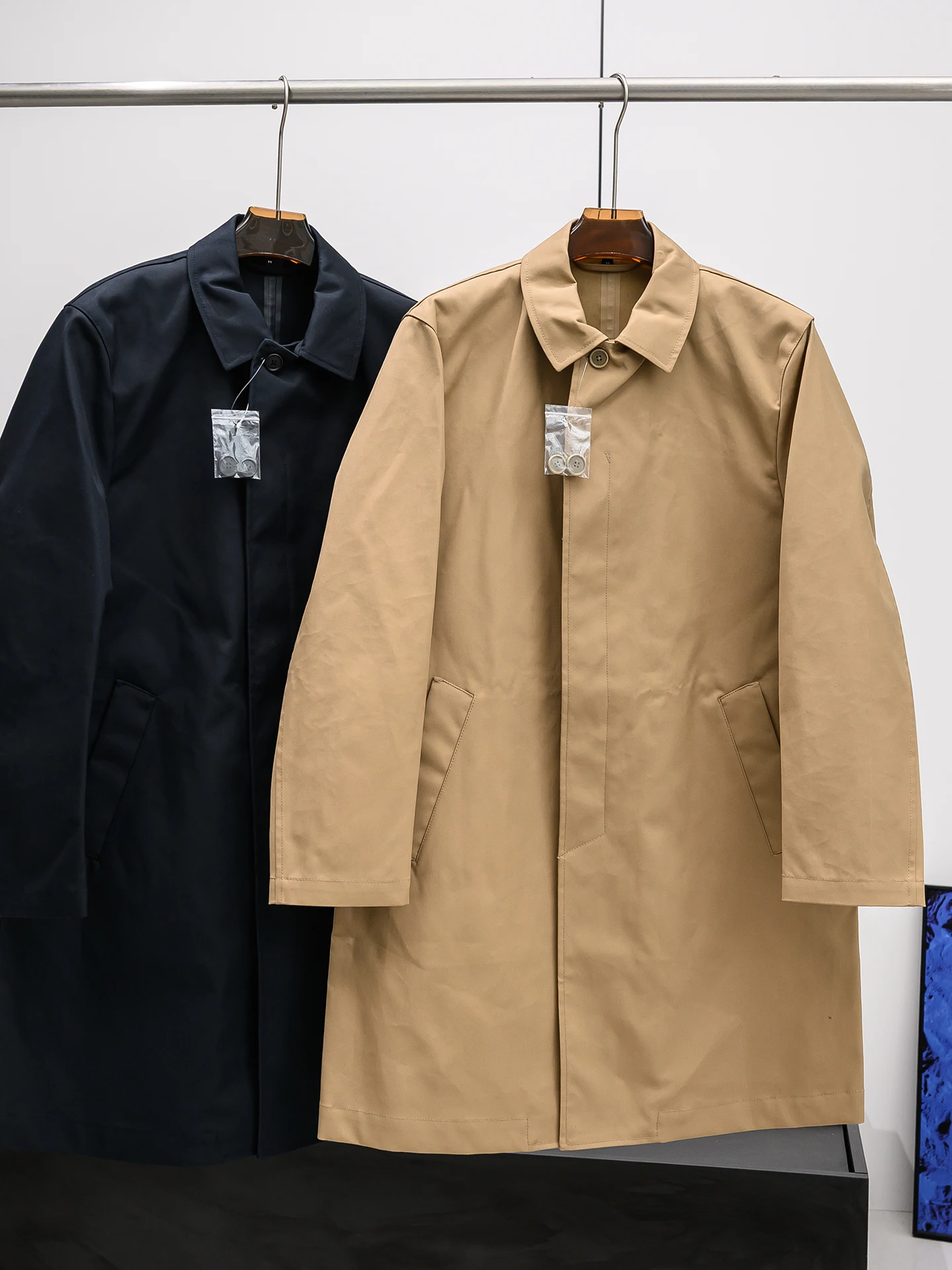 Men's Mid-Length Waterproof Breathable Windbreaker Coat Spring Fashionable Flip-Collar Jacket Loose Fit Online Exclusive
Men's Mid-Length Waterproof Breathable Windbreaker Coat Spring Fashionable Flip-Collar Jacket Loose Fit Online Exclusive