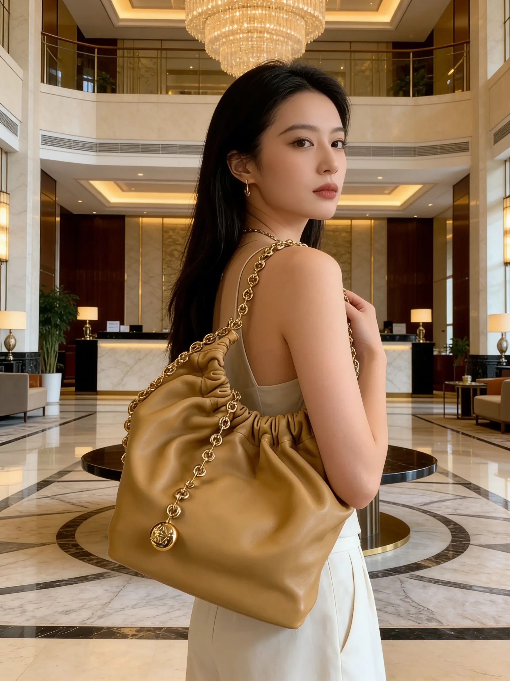 Designer luxury genuine leather women's chain shoulder bag, fashionable women's crossbody bag
Designer luxury genuine leather women's chain shoulder bag, fashionable women's crossbody bag