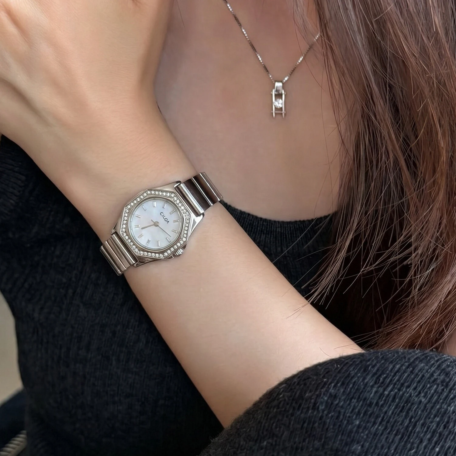 CILOA Women's Luxury Silver Watch Octagonal Diamond Bezel White Shell Dial Stainless Steel Band Fashion Casual Quartz Wristwatch
CILOA Women's Luxury Silver Watch Octagonal Diamond Bezel White Shell Dial Stainless Steel Band Fashion Casual Quartz Wristwatch