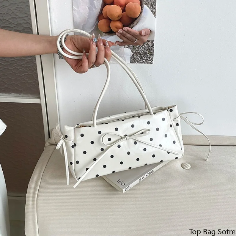 Women's Minimalist Underarm Bag Korean Trendy Shoulder Bag Cute Chic Spring Daily Commute Compact Street Fashion
Women's Minimalist Underarm Bag Korean Trendy Shoulder Bag Cute Chic Spring Daily Commute Compact Street Fashion