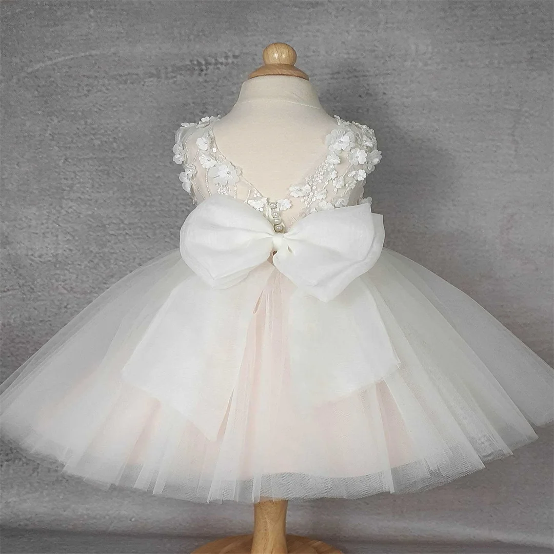 Communion Luxury Beaded Christening Gowns For Baby Girls Lace 3D Flowers Appliqued Pearls Baptism Dresses With Bonnet First Comm
Communion Luxury Beaded Christening Gowns For Baby Girls Lace 3D Flowers Appliqued Pearls Baptism Dresses With Bonnet First Comm