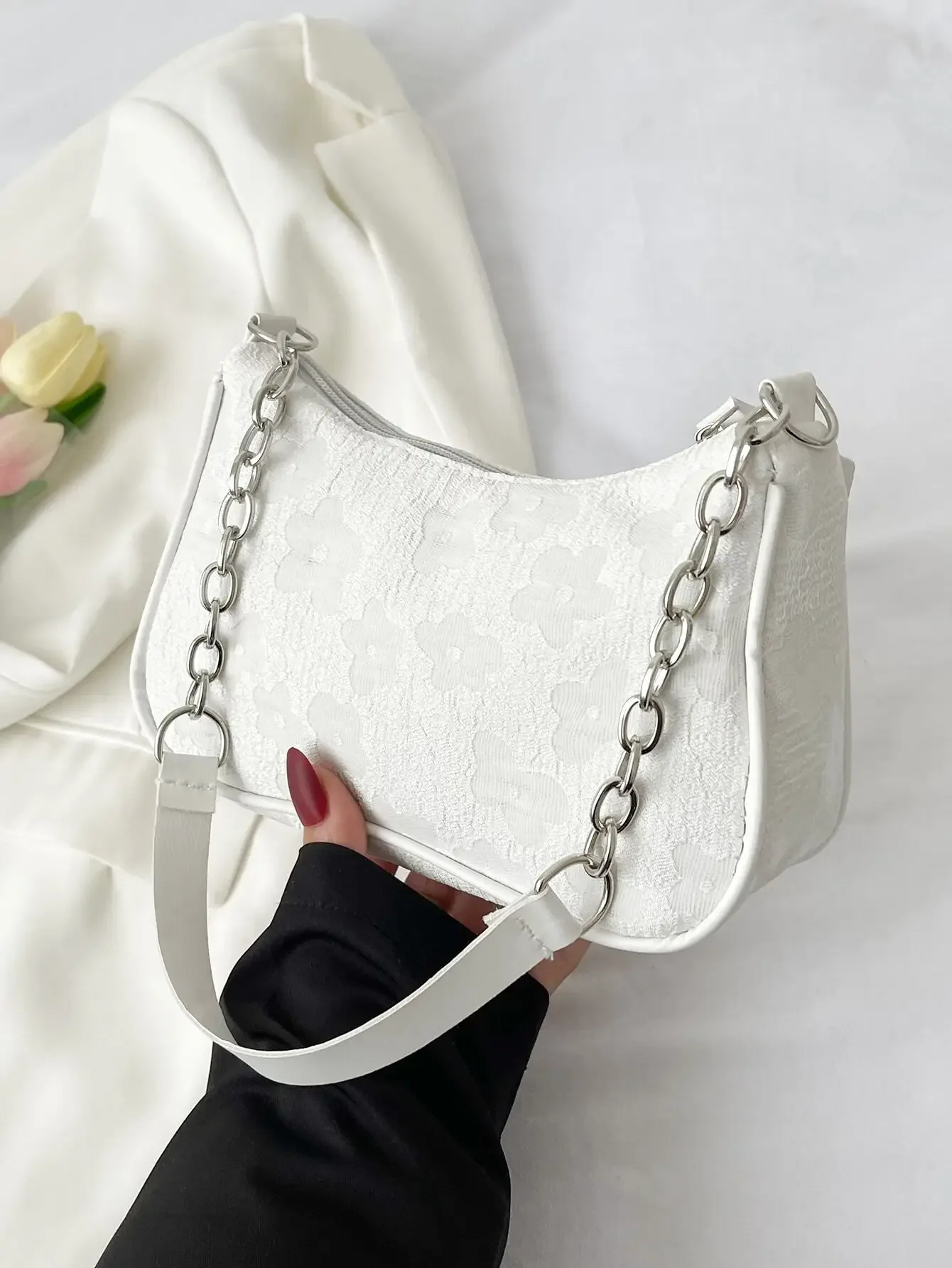 Floral Pattern Chain Bag, White Bag
Floral Pattern Chain Bag, White Bag