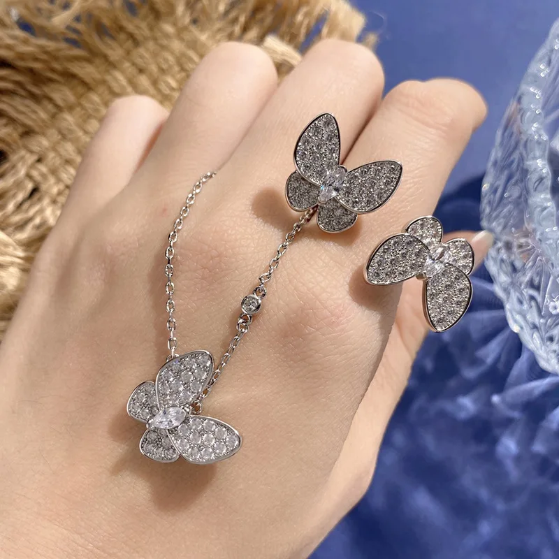Fashionable light luxury design with geometric oval shape Shell White Mother of Shell Diamond Set Ring Set
Fashionable light luxury design with geometric oval shape Shell White Mother of Shell Diamond Set Ring Set