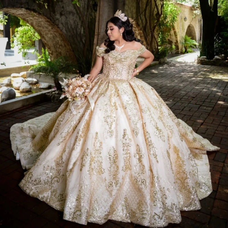 Блестящие платья Quinceanera цвета шампанского с открытыми плечами и блестками, аппликация, кружево, расшитое бисером, тюлевое платье для вечеринки, дня рождения, сладкое платье 16, Vestidos De
Блестящие платья Quinceanera цвета шампанского с открытыми плечами и блестками, аппликация, кружево, расшитое бисером, тюлевое платье для вечеринки, дня рождения, сладкое платье 16, Vestidos De