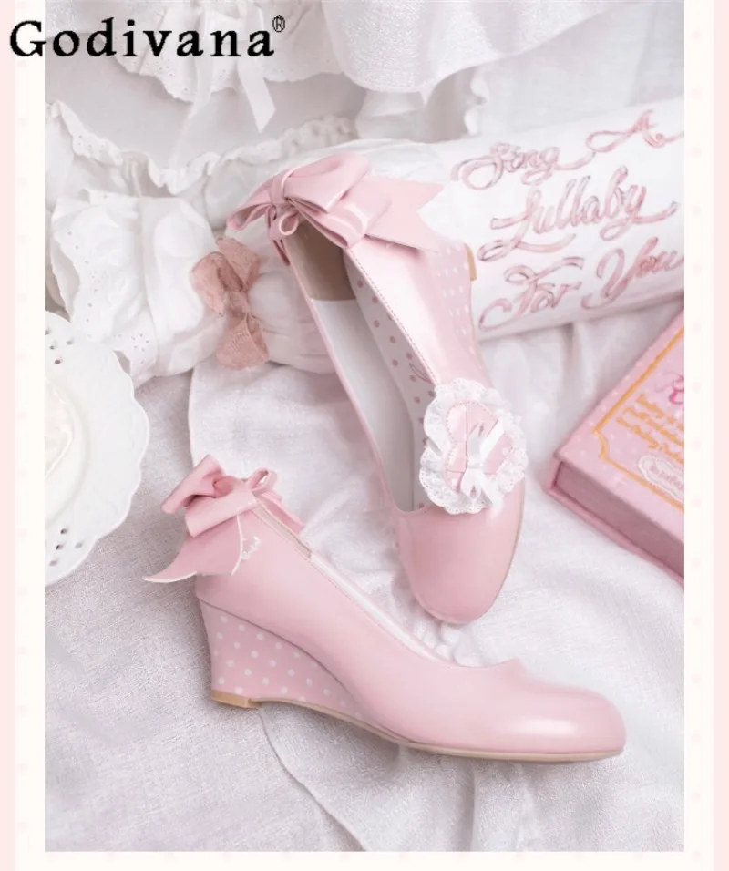 Elegant ancient feeling Japanese original lolita women's single shoes sweet retro polka dot wedge heel lace bow high heels
Elegant ancient feeling Japanese original lolita women's single shoes sweet retro polka dot wedge heel lace bow high heels