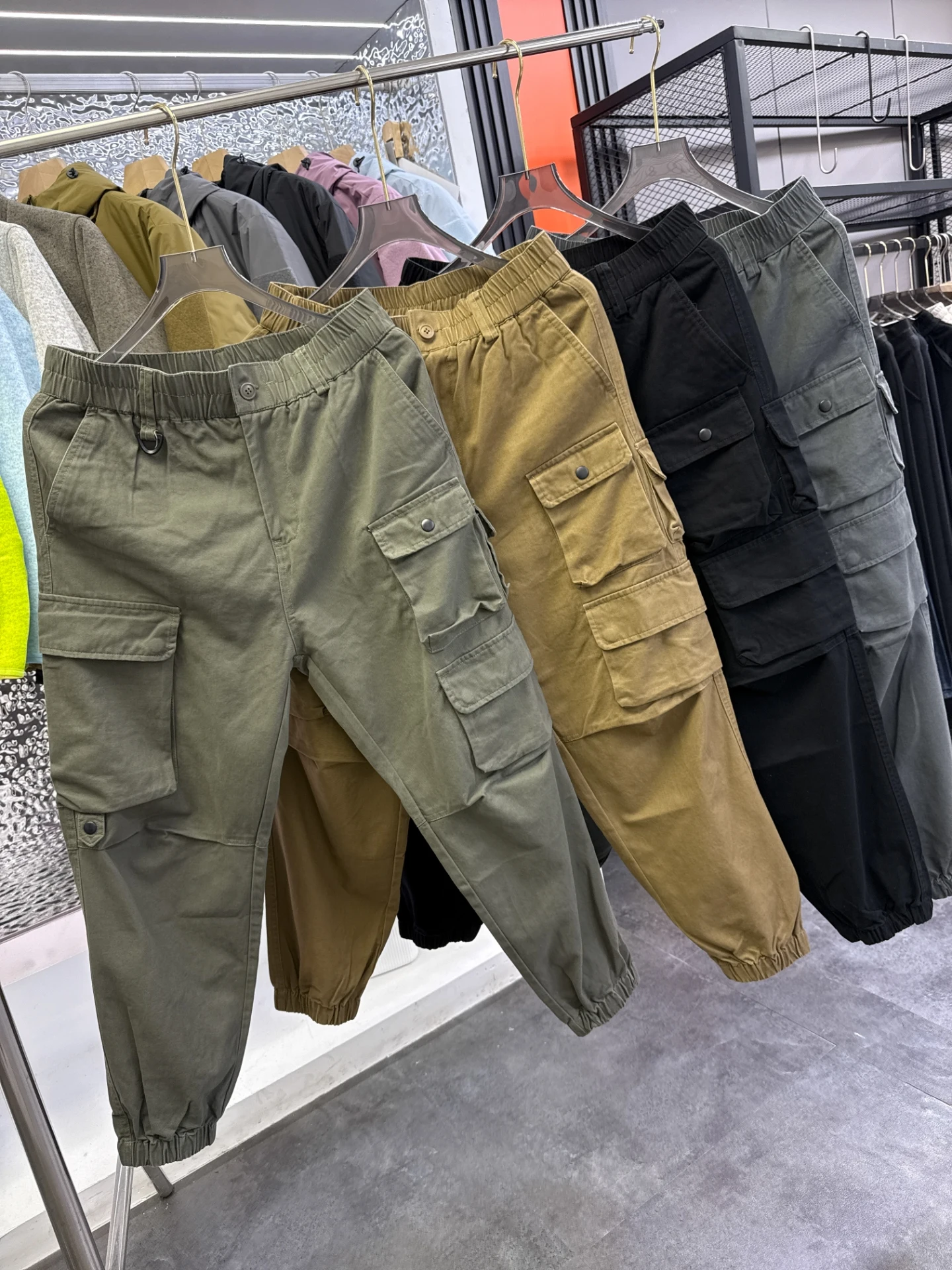 Мужская рабочая одежда в стиле ретро в американском стиле, длинные брюки, облегающие зауженные манжеты, многоэтажные 3D, на заказ, хлопок, осень-зима
Мужская рабочая одежда в стиле ретро в американском стиле, длинные брюки, облегающие зауженные манжеты, многоэтажные 3D, на заказ, хлопок, осень-зима