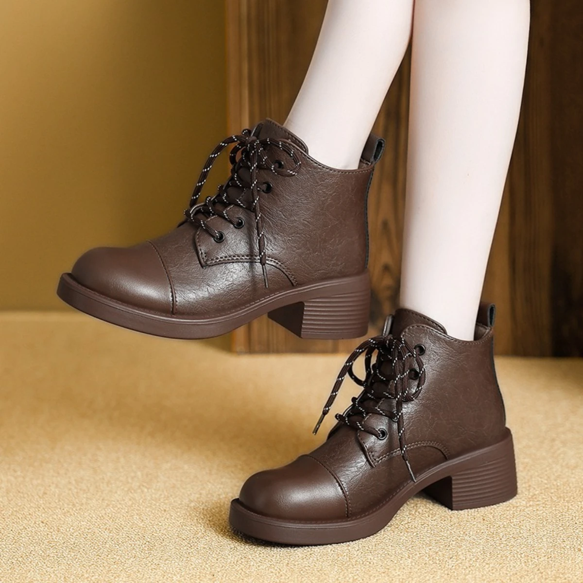 *Fashionable Retro Elegant Thick Sole Large Size Thick Heel Women's Boots Winter Round Toe Comfortable Platform Women's Shoes
*Fashionable Retro Elegant Thick Sole Large Size Thick Heel Women's Boots Winter Round Toe Comfortable Platform Women's Shoes