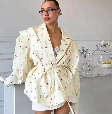 Elegant Flowers Print Blazers Coat Women's Street Lace Up Lapel Single Button Waist Cinching Jackets 2025 New Female Chic Tops
Elegant Flowers Print Blazers Coat Women's Street Lace Up Lapel Single Button Waist Cinching Jackets 2025 New Female Chic Tops