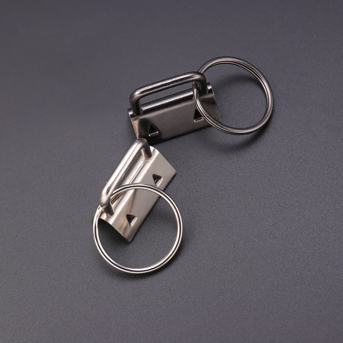 30 Pcs Tail Clamp Keychain Accessory Fob Hardware Fashion Embossed Clip Metal Wristlet with Fabric
30 Pcs Tail Clamp Keychain Accessory Fob Hardware Fashion Embossed Clip Metal Wristlet with Fabric