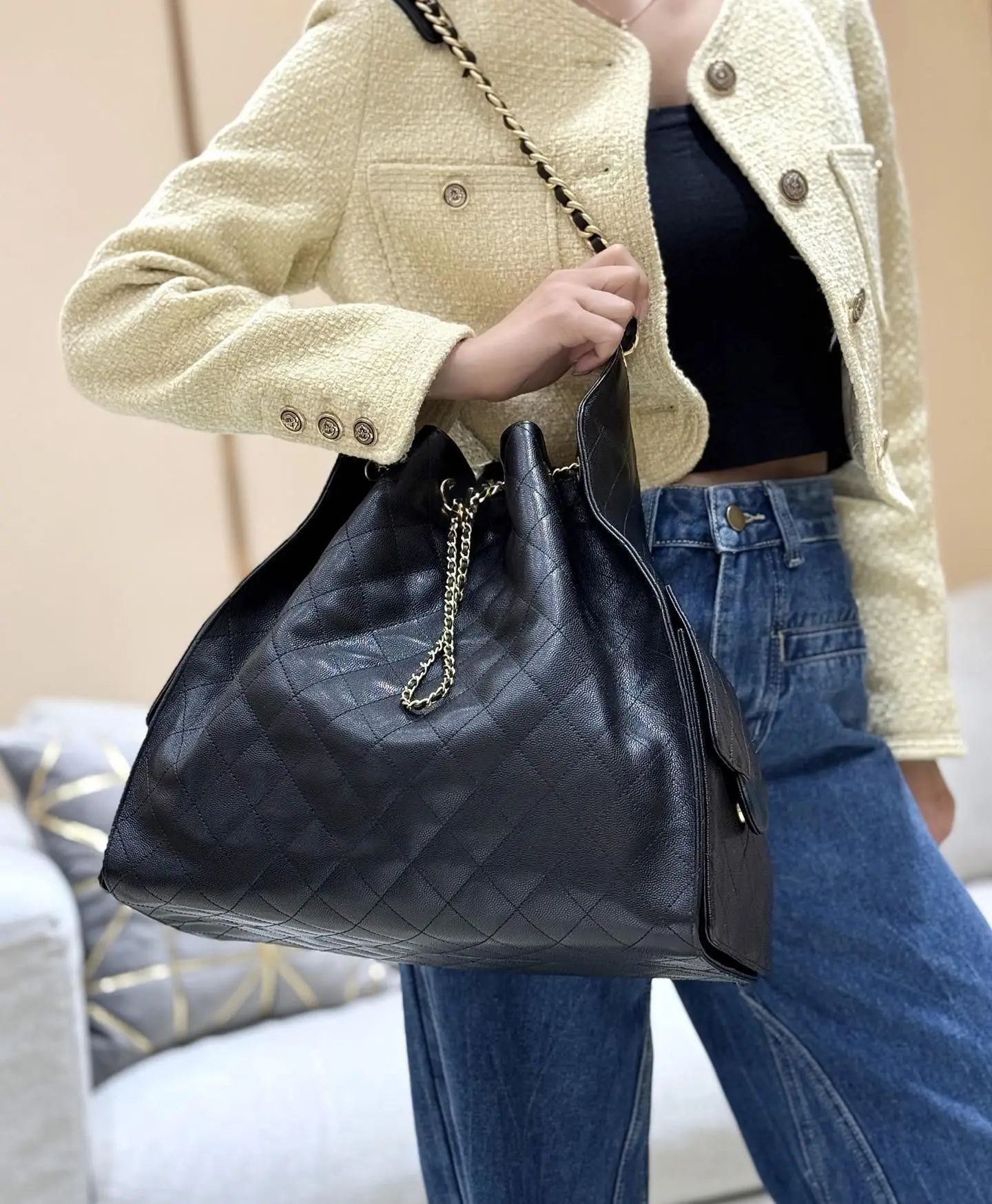 New Diamond Genuine Leather Shoulder Luxury Bag Large Capacity Bucket Drawstring Bag Chain Messenger Bag Women
New Diamond Genuine Leather Shoulder Luxury Bag Large Capacity Bucket Drawstring Bag Chain Messenger Bag Women