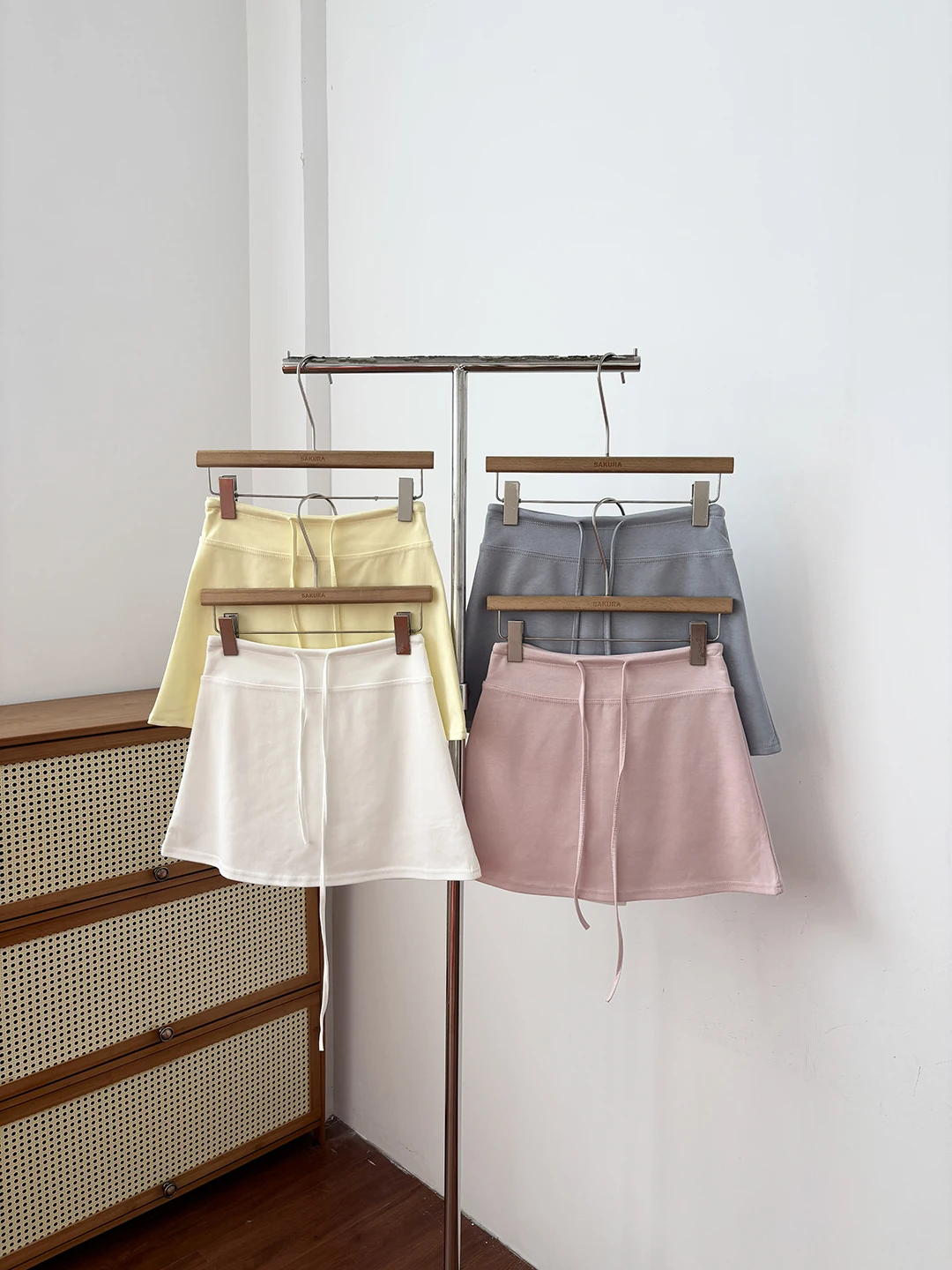 Summer 2026 High Waist A-Line Skirt Women's Anti-Light Grey Sports Style Drawstring Slimming Polyester Fiber Skirt
Summer 2026 High Waist A-Line Skirt Women's Anti-Light Grey Sports Style Drawstring Slimming Polyester Fiber Skirt
