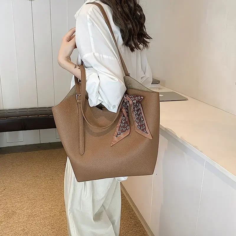 High Quality High-grade Soft Leather Bag Women's 2025 New Large Capacity Single Shoulder Underarm Bag with Temperament Tote Bag
High Quality High-grade Soft Leather Bag Women's 2025 New Large Capacity Single Shoulder Underarm Bag with Temperament Tote Bag
