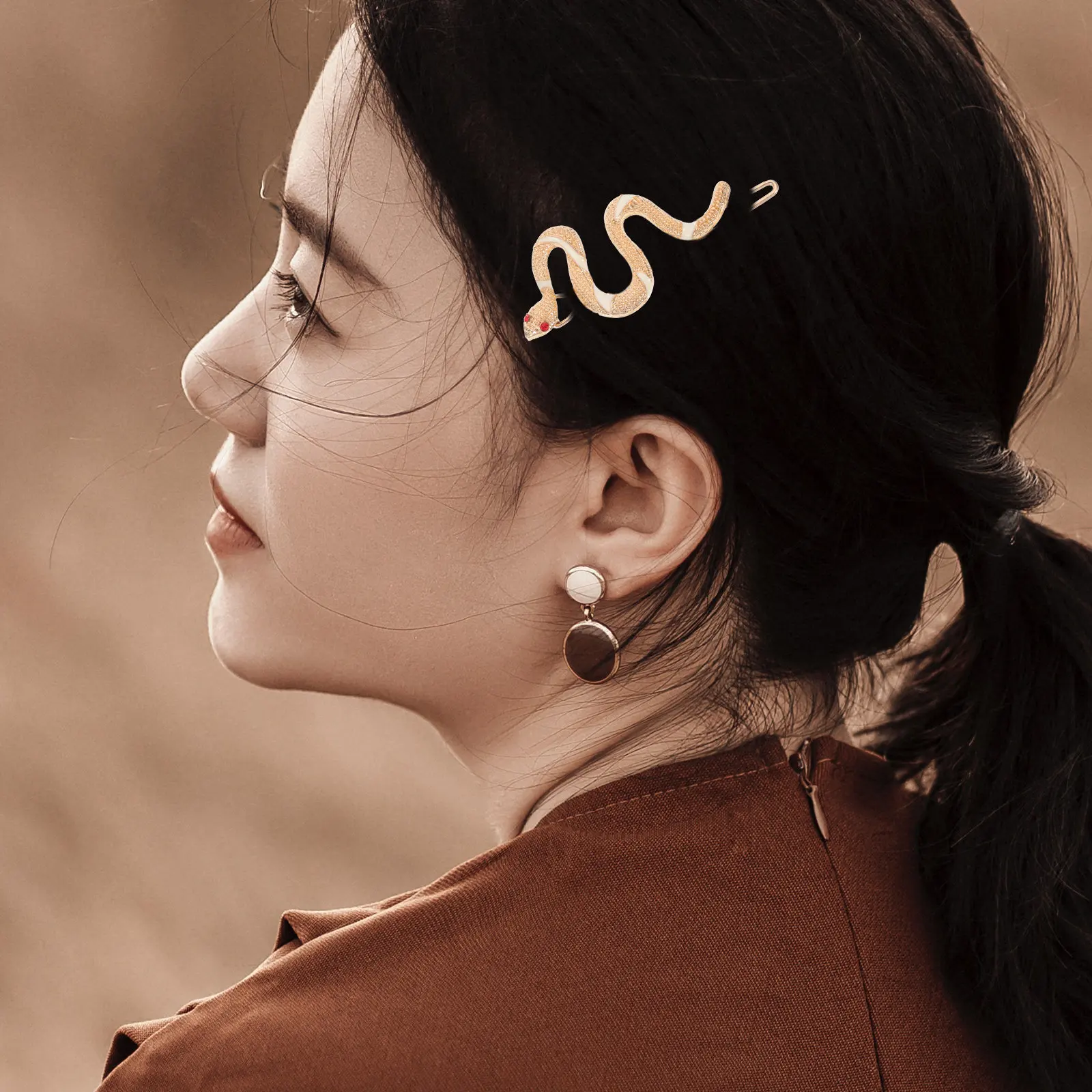 1Pair Snake Hair Clips Retro Chic Metal Diamond Hairpins Women Golden Headdress Fashion Hair Decoration Elegant Stylish
1Pair Snake Hair Clips Retro Chic Metal Diamond Hairpins Women Golden Headdress Fashion Hair Decoration Elegant Stylish