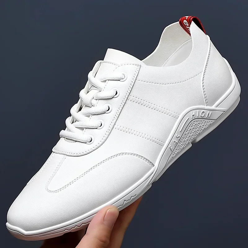 Весенне-осенняя повседневная мужская обувь из мягкой кожи, новые модные дизайнерские однотонные кроссовки, мужские деловые лоферы
Весенне-осенняя повседневная мужская обувь из мягкой кожи, новые модные дизайнерские однотонные кроссовки, мужские деловые лоферы