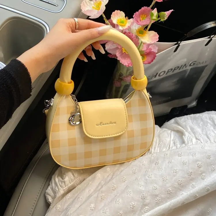 New Plaid Saddle Bag Women's Fashion Handbag Ins Wind Messenger Bag Casual Versatile
New Plaid Saddle Bag Women's Fashion Handbag Ins Wind Messenger Bag Casual Versatile
