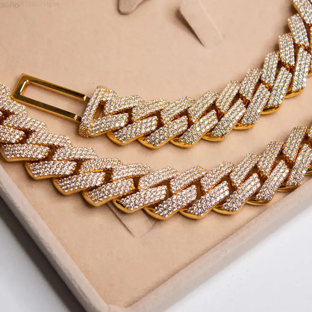 18mm 3 Row Bust Down Iced Out Miami Prong Setting Mossanite Cuban Link Hip Hop Necklace Vvs Moissanite Cuban Chain
18mm 3 Row Bust Down Iced Out Miami Prong Setting Mossanite Cuban Link Hip Hop Necklace Vvs Moissanite Cuban Chain