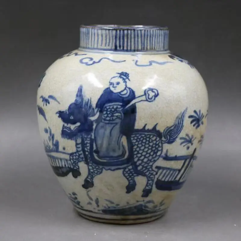 Fine Chinese Collectible porcelain blue and white porcelain figurine jar
Fine Chinese Collectible porcelain blue and white porcelain figurine jar
