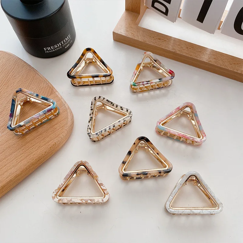 Korean-style fashionable medium-sized acetate triangle hair clip for up-dos, elegant openwork design
Korean-style fashionable medium-sized acetate triangle hair clip for up-dos, elegant openwork design