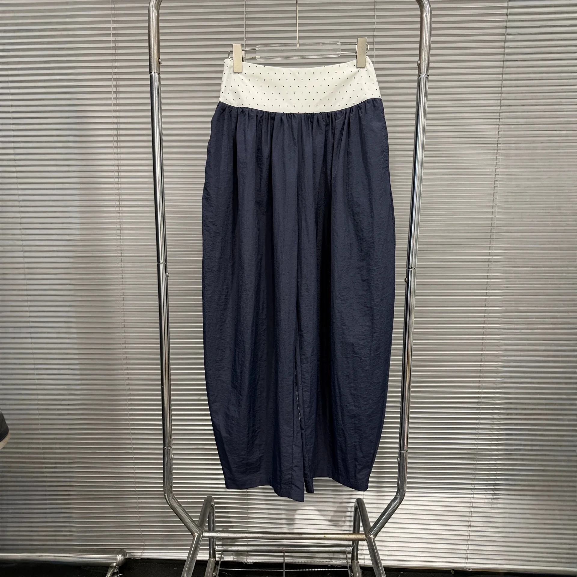 2026 Summer New American Retro Polka Dot Waist Wide Leg Pants Women Loose Draped Slim Casual Long Trousers
2026 Summer New American Retro Polka Dot Waist Wide Leg Pants Women Loose Draped Slim Casual Long Trousers