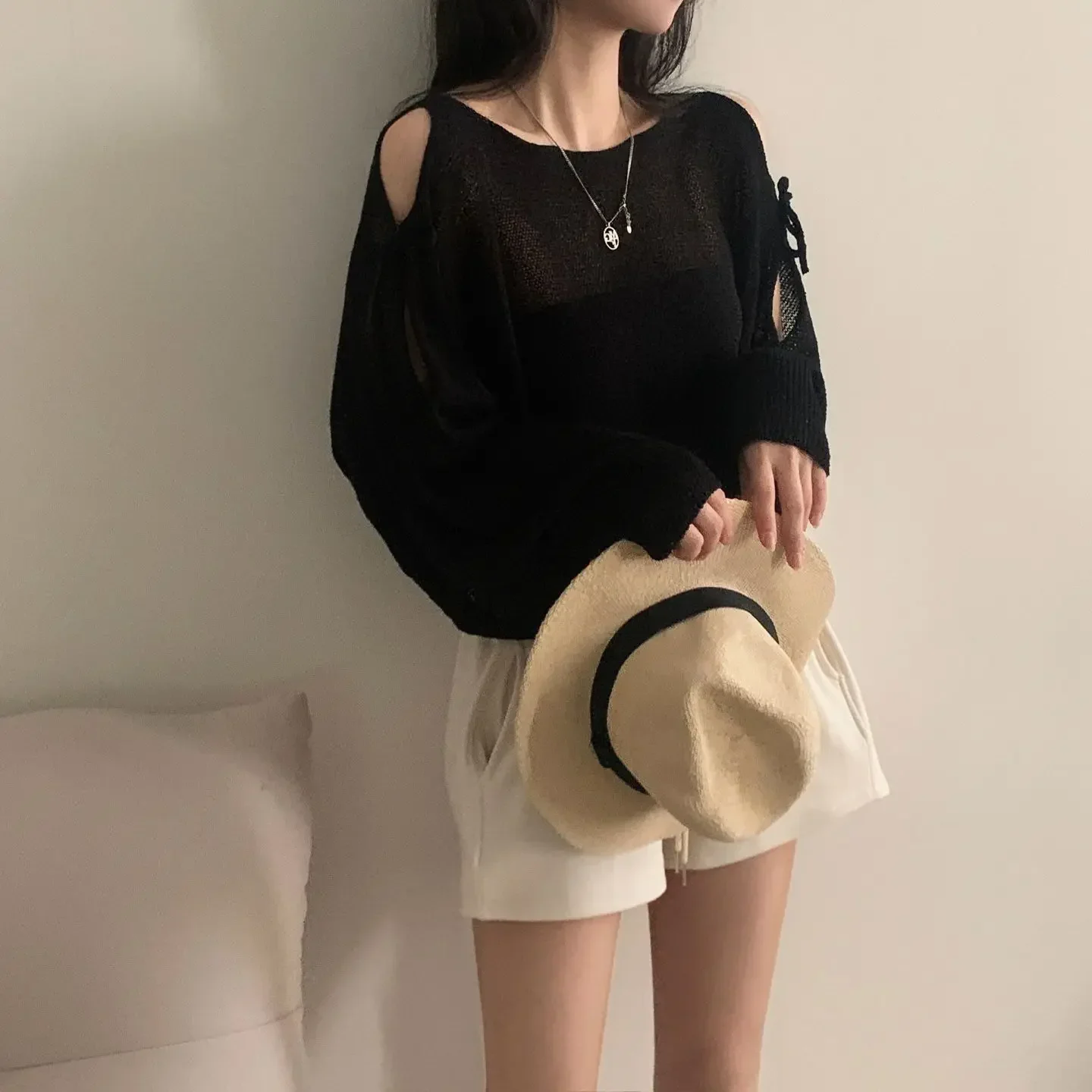 Korean Version with Open Shoulder and Slit Loose Cover Long Sleeved Sun Protection Top New Hollowed Out Pullover Knitted Sweater
Korean Version with Open Shoulder and Slit Loose Cover Long Sleeved Sun Protection Top New Hollowed Out Pullover Knitted Sweater