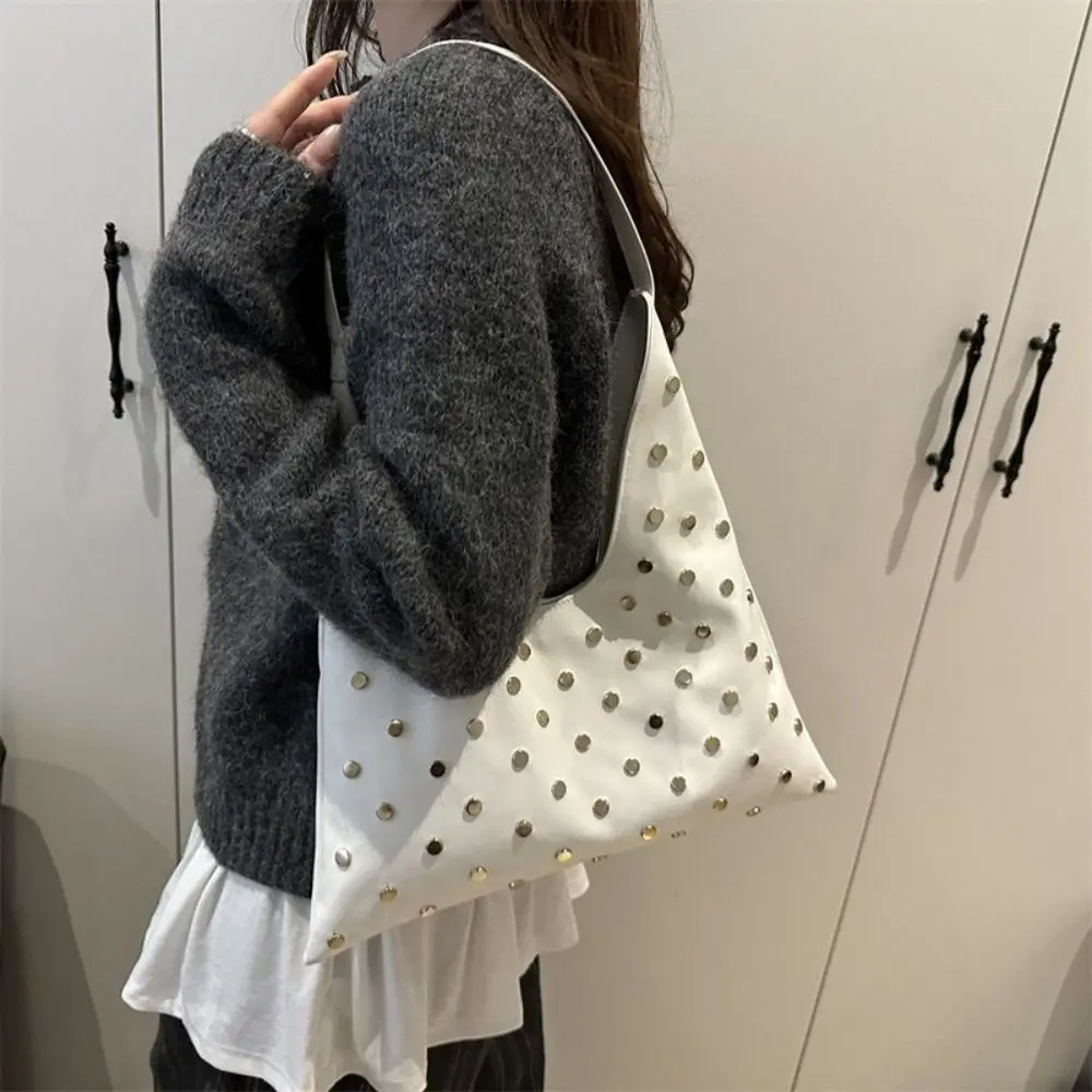 Large Capacity Rivet Shoulder Bag Magnetic Button Lightweight PU Leather Armpit Bag Metal Stud Unique Underarm Bucket Handbag
Large Capacity Rivet Shoulder Bag Magnetic Button Lightweight PU Leather Armpit Bag Metal Stud Unique Underarm Bucket Handbag