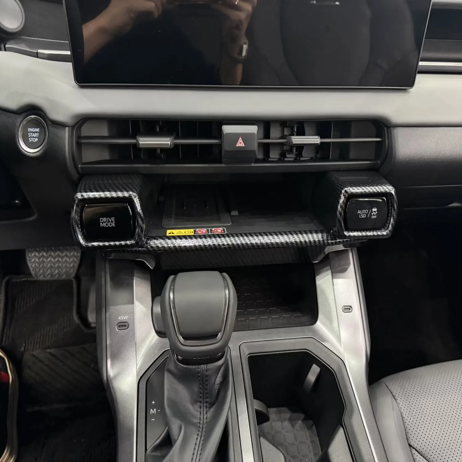 Car Accessories For Toyota RAV4 2026 2027 ABS Carbon Fiber Printed Interior Air Conditioning Switch Cover Trim 1pcs
Car Accessories For Toyota RAV4 2026 2027 ABS Carbon Fiber Printed Interior Air Conditioning Switch Cover Trim 1pcs