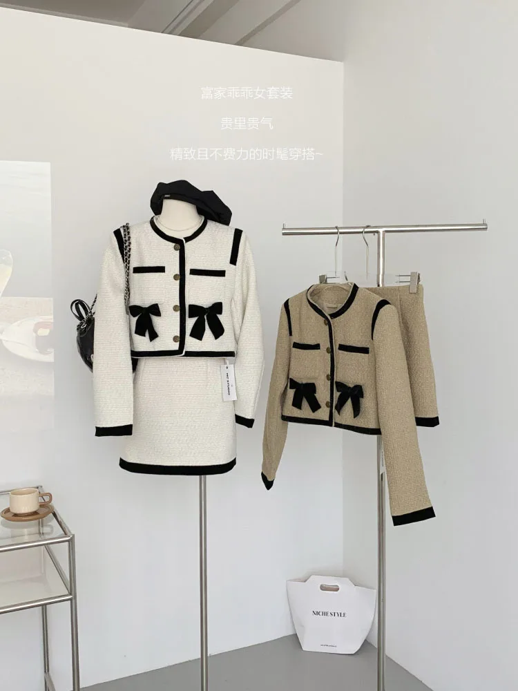V-neck Temperament Fall/winter Skirt Set Fashion Thermal High-waisted Skirt Suit Long Sleeve Bow Sweet Basic Suit
V-neck Temperament Fall/winter Skirt Set Fashion Thermal High-waisted Skirt Suit Long Sleeve Bow Sweet Basic Suit