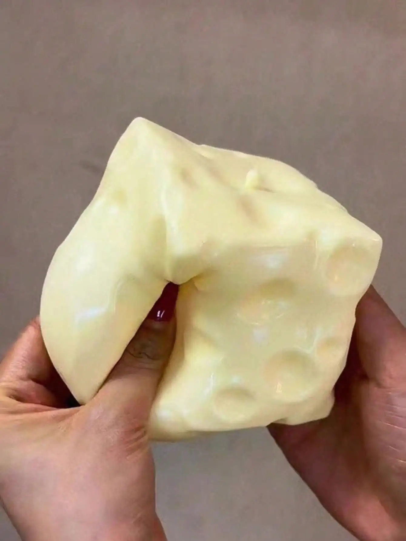 1pc 7cm Large Cube Stress Ball, Big Cheese Squeezable Malleable Non-Bouncing Stress Relief Toy, ASMR Sensory Anti-Stress Gift, Soft Realistic Stress Ball, Creative Stress Relief Gadget, Suitable For Holiday Gifts, Birthday Gifts, Easter Gifts
1pc 7cm Large Cube Stress Ball, Big Cheese Squeezable Malleable Non-Bouncing Stress Relief Toy, ASMR Sensory Anti-Stress Gift, Soft Realistic Stress Ball, Creative Stress Relief Gadget, Suitable For Holiday Gifts, Birthday Gifts, Easter Gifts