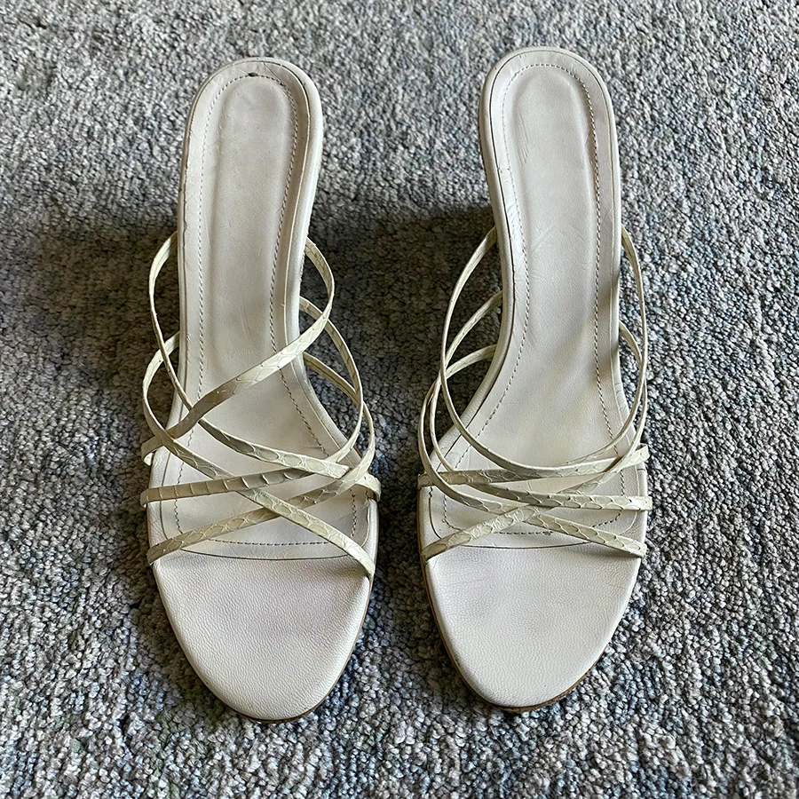 Женские тапочки на танкетке с перекрестными ремешками, новые летние сандалии с круглым носком и тонким ремешком, уличная модная праздничная женская обувь без шнуровки
Женские тапочки на танкетке с перекрестными ремешками, новые летние сандалии с круглым носком и тонким ремешком, уличная модная праздничная женская обувь без шнуровки