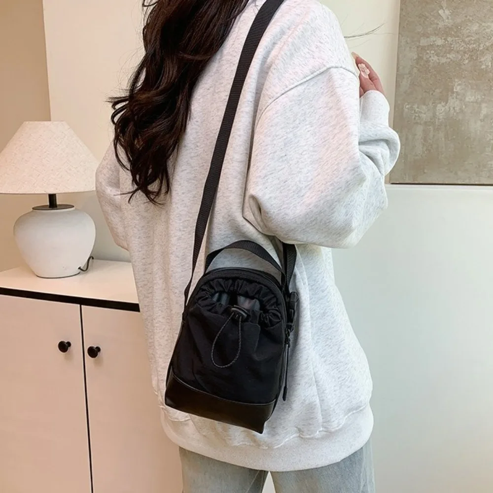 Casual Drawstring Nylon Shoulder Bag PU Adjustable Strap Phone Bag Lightweight Splicing Color Casual Crossbody Bag Hiking 
Casual Drawstring Nylon Shoulder Bag PU Adjustable Strap Phone Bag Lightweight Splicing Color Casual Crossbody Bag Hiking