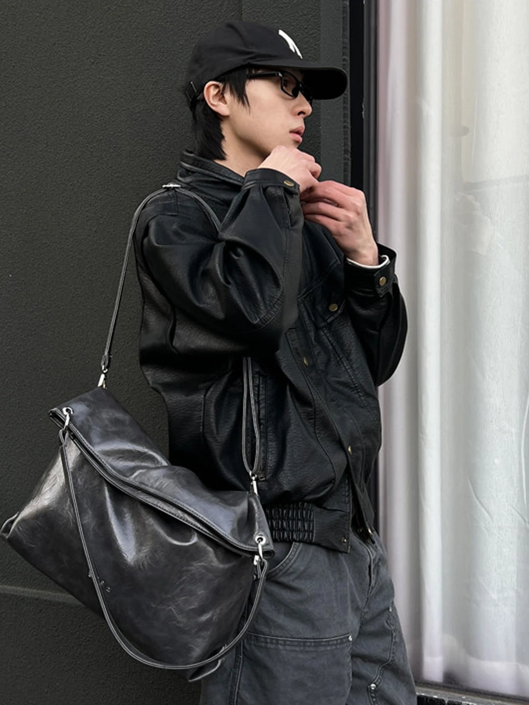 NIN Design Large Capacity Shoulder Bag Unisex Street Style Retro PU Backpack Casual Single Strap Handbag for Youth
NIN Design Large Capacity Shoulder Bag Unisex Street Style Retro PU Backpack Casual Single Strap Handbag for Youth