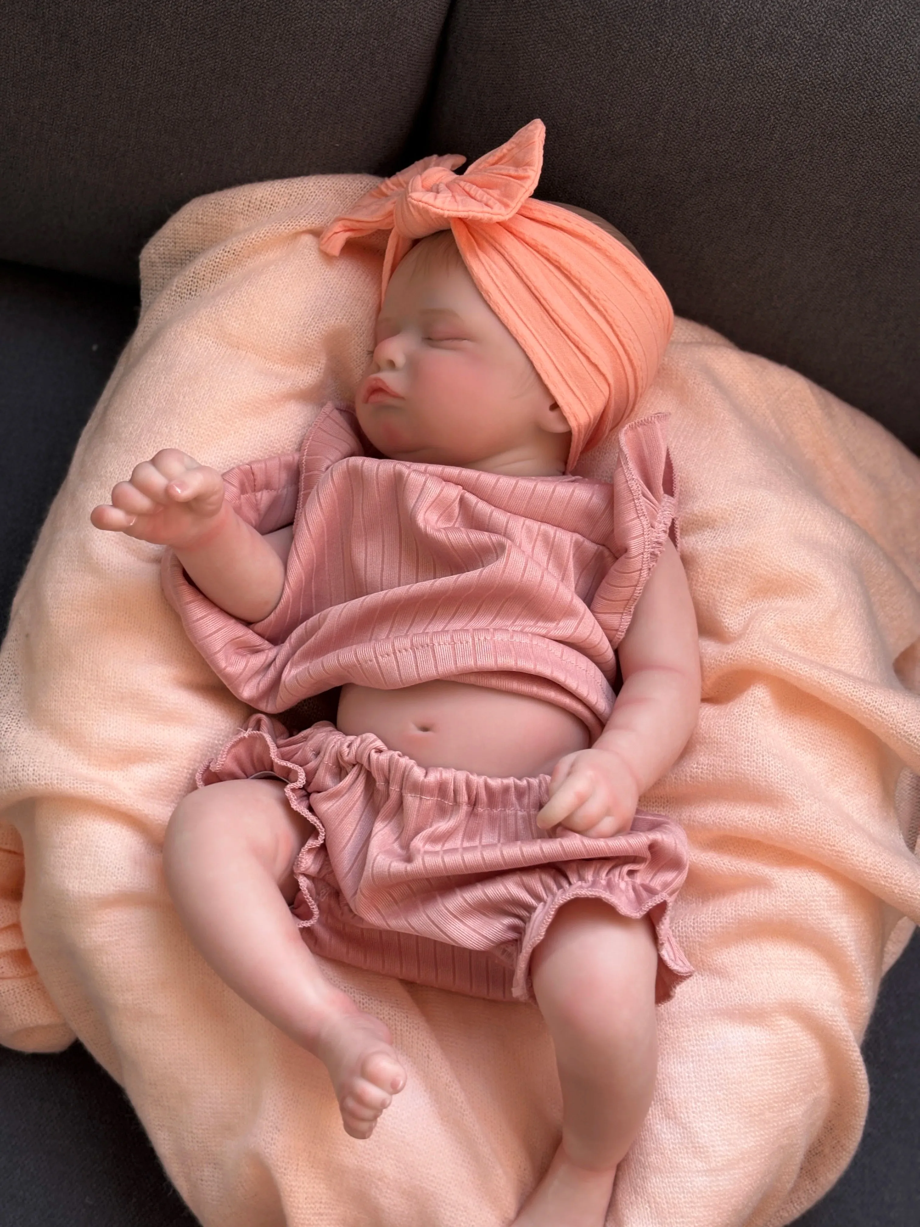 45CM Rosalie Cotton Body/Full Vinyl Body Lifelike Sleeping Reborn Doll Multiple Layers Painting Visible Veins Hand Painted Hair
45CM Rosalie Cotton Body/Full Vinyl Body Lifelike Sleeping Reborn Doll Multiple Layers Painting Visible Veins Hand Painted Hair
