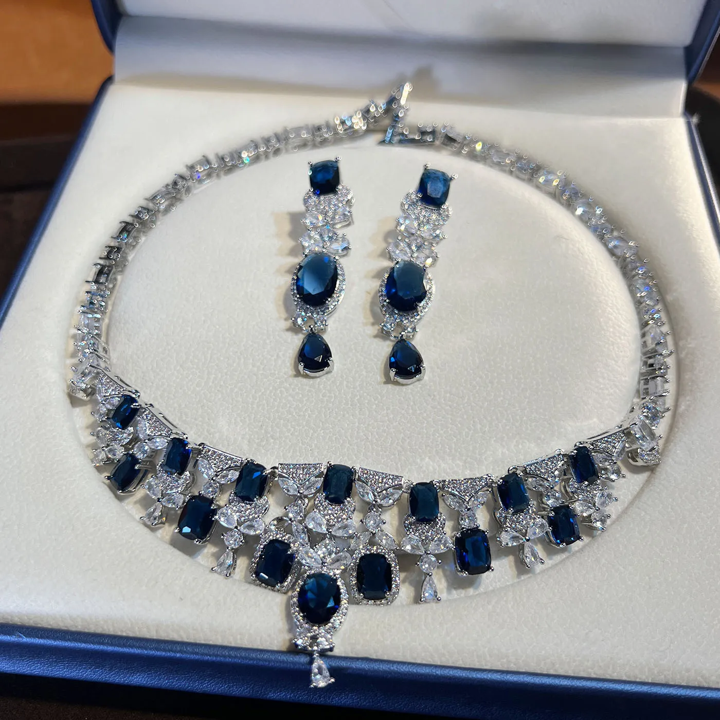 New European and American Style Jewelry Luxury Blue Necklace Earring Set Women's Clothing Wedding Holiday Party Bridal Gift M992
New European and American Style Jewelry Luxury Blue Necklace Earring Set Women's Clothing Wedding Holiday Party Bridal Gift M992