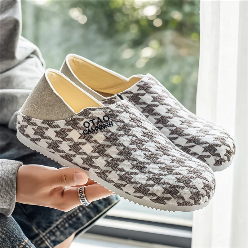 Men's Houndstooth Slip-on Loafers Breathable Casual Shoes Two-wear Lightweight Lazy Sneakers Non-slip Walking Shoes
Men's Houndstooth Slip-on Loafers Breathable Casual Shoes Two-wear Lightweight Lazy Sneakers Non-slip Walking Shoes