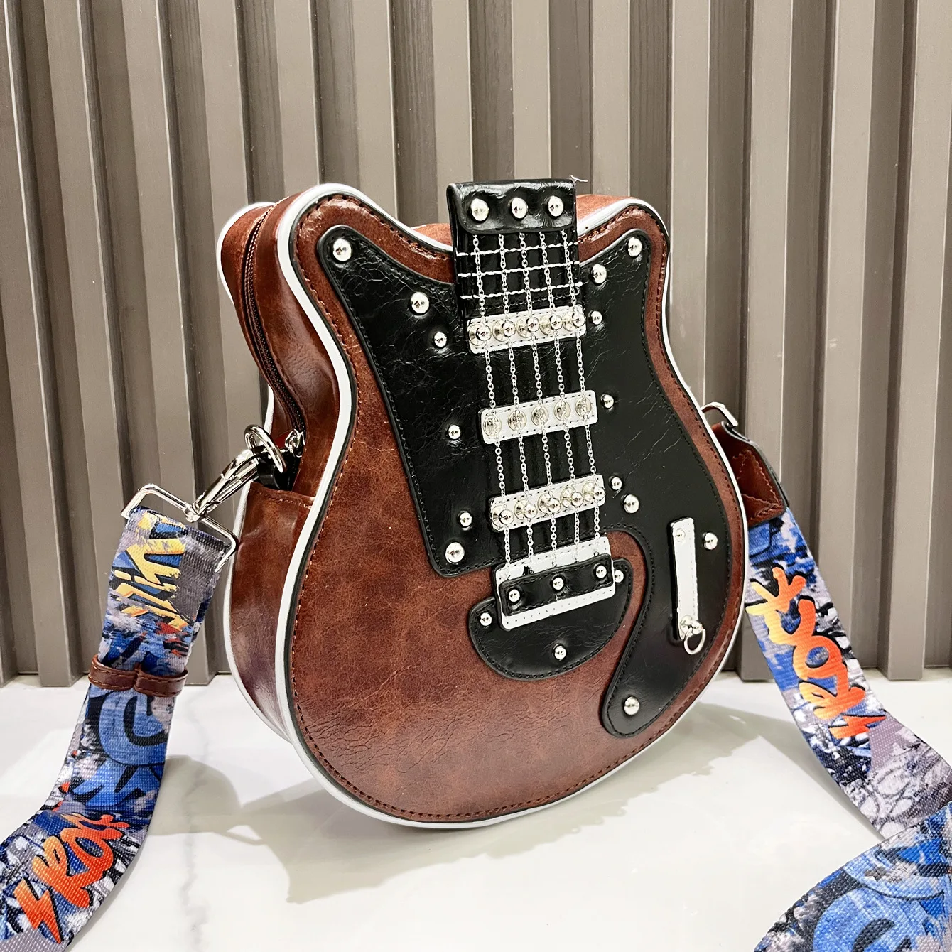 Women's Bag Handmade Shoulder Bag Guitar Inspired Design Fashionable Handbag Artisanal Women's Bag Beach Holiday Bag
Women's Bag Handmade Shoulder Bag Guitar Inspired Design Fashionable Handbag Artisanal Women's Bag Beach Holiday Bag