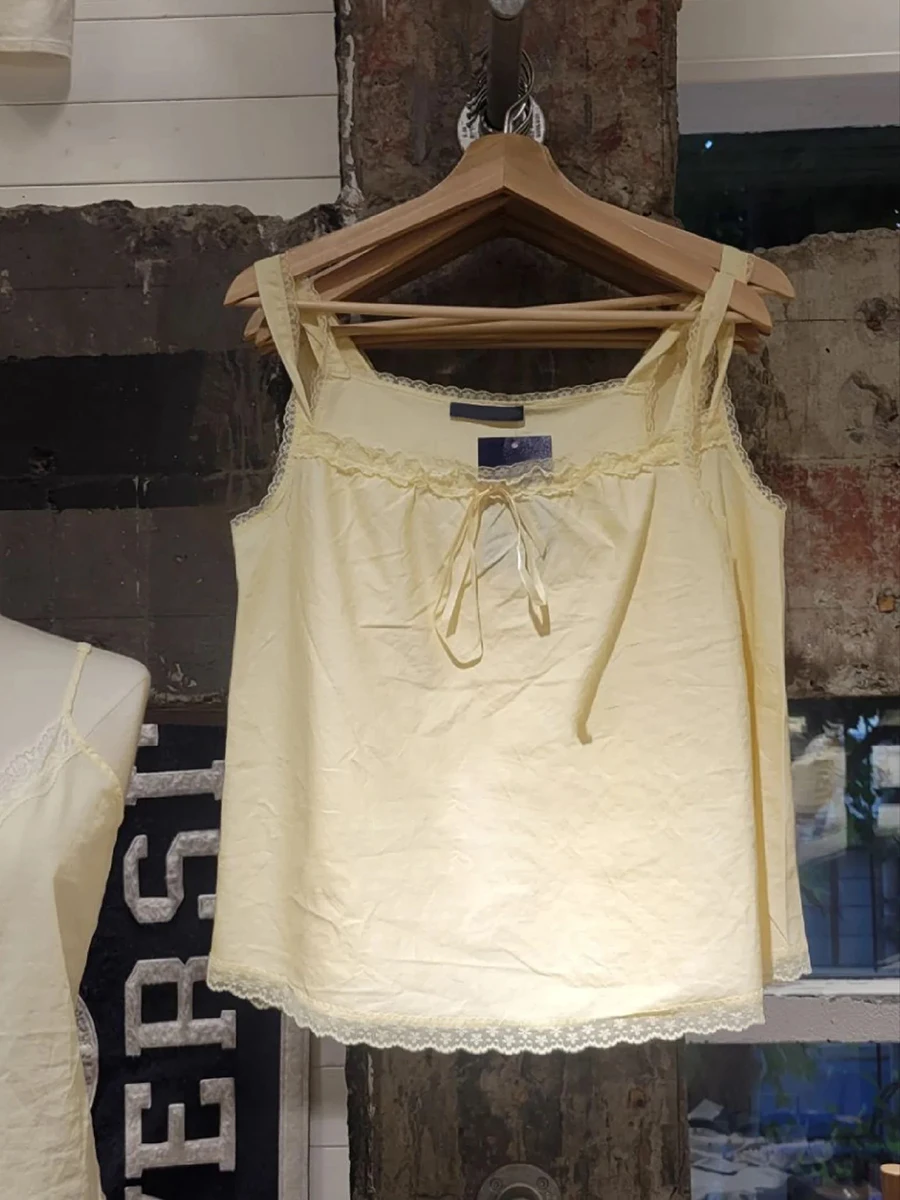 Embroidery Hem Light Yellow Thin Tank Top Women Summer Bow Lace-up Lace Trim Sleeveless Camisole Preppy Style Sweet Casual Tops
Embroidery Hem Light Yellow Thin Tank Top Women Summer Bow Lace-up Lace Trim Sleeveless Camisole Preppy Style Sweet Casual Tops