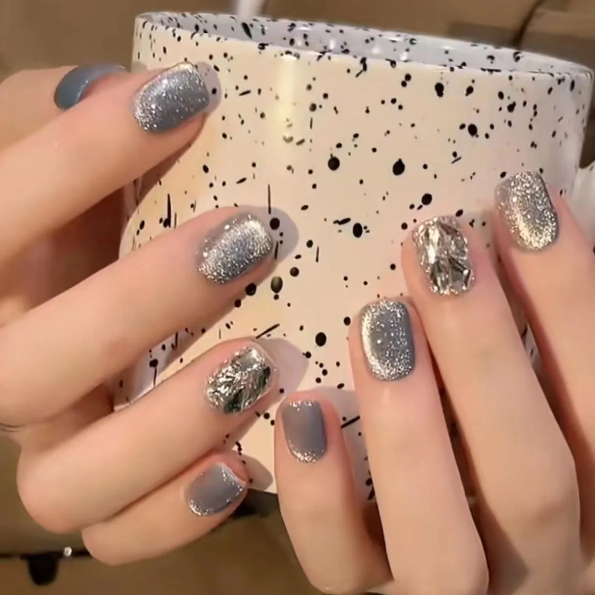 Handmade phototherapy wearable manicure stickers insclassy atmosphere blue with diamond crystal cat eye manicure finished product
Handmade phototherapy wearable manicure stickers insclassy atmosphere blue with diamond crystal cat eye manicure finished product