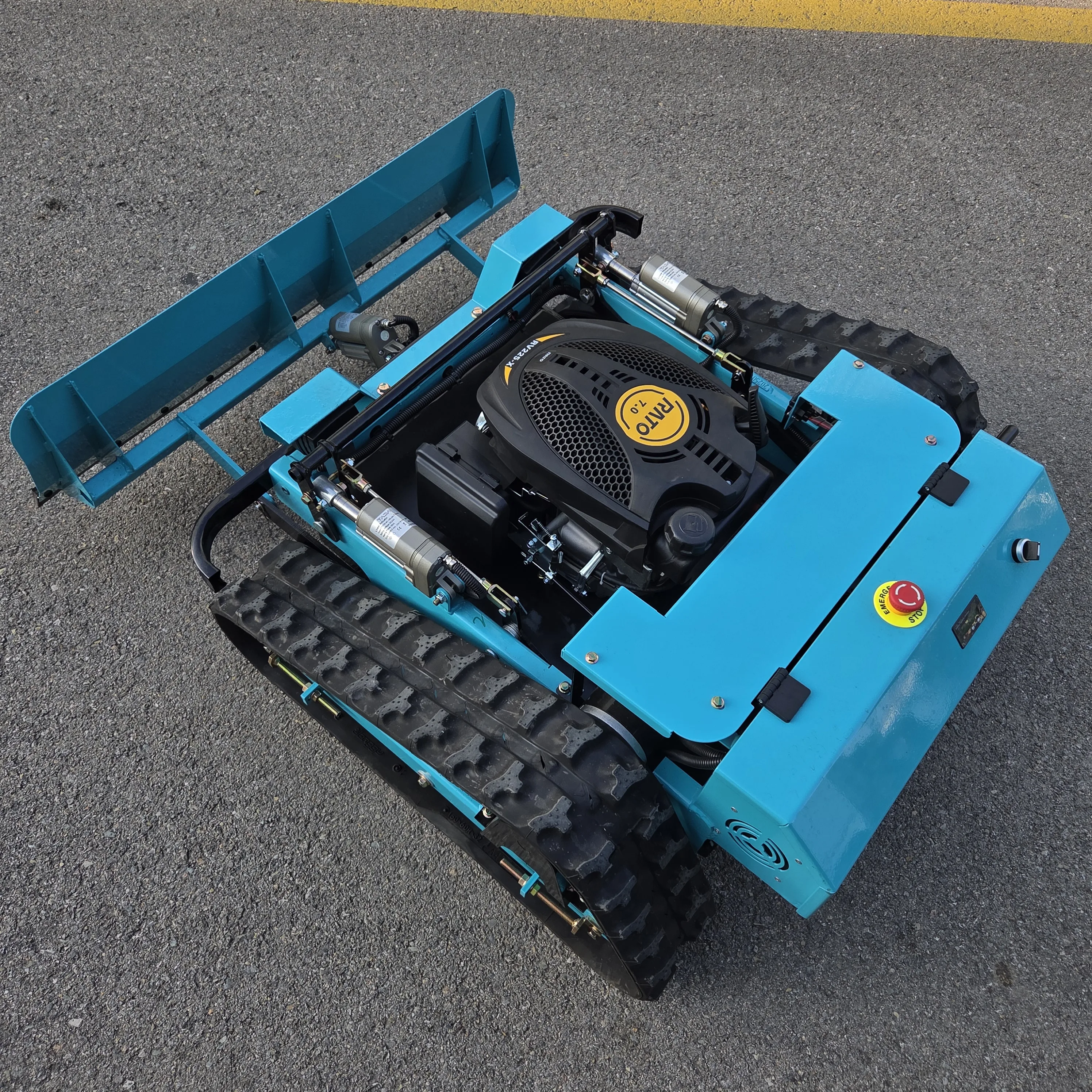 Hot-selling remote-controlled lawnmower cutting width 500mm Customizable fitted with a snow plow, suitable for use in gardens
Hot-selling remote-controlled lawnmower cutting width 500mm Customizable fitted with a snow plow, suitable for use in gardens