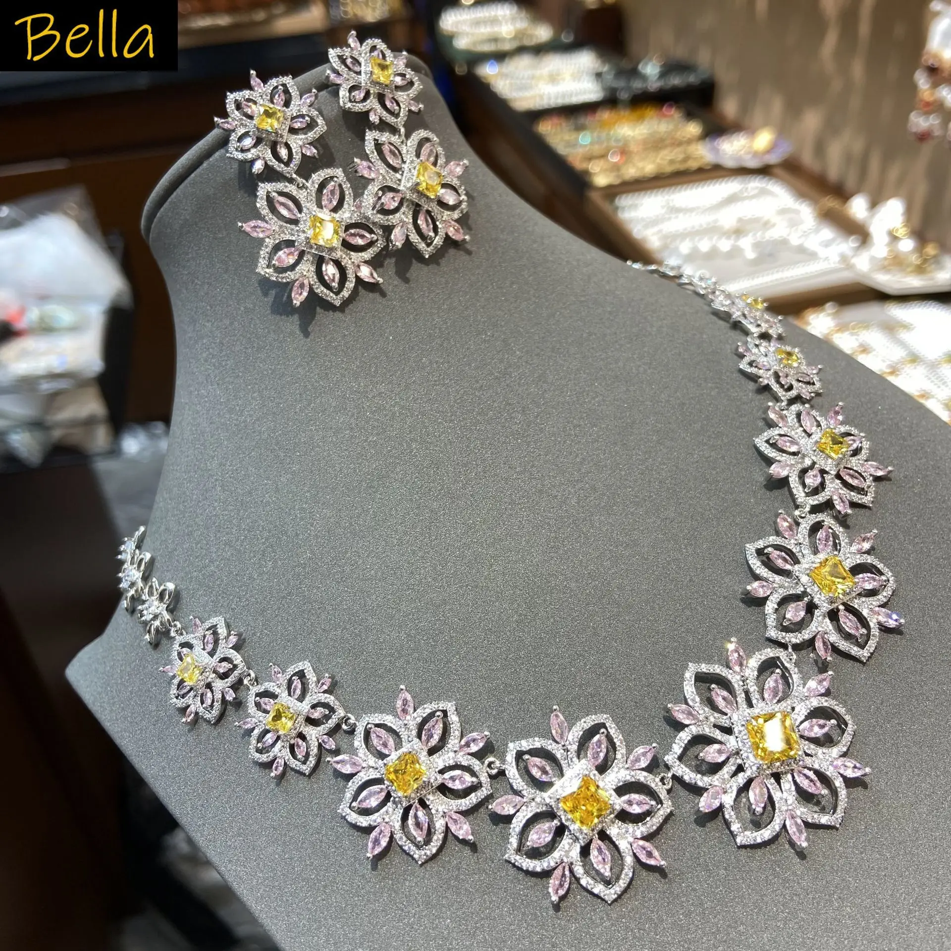 luxury jewelry sets wedding bride necklace earrings large flower pendant shiny pink zircon dinner party gown jewelry sets
luxury jewelry sets wedding bride necklace earrings large flower pendant shiny pink zircon dinner party gown jewelry sets