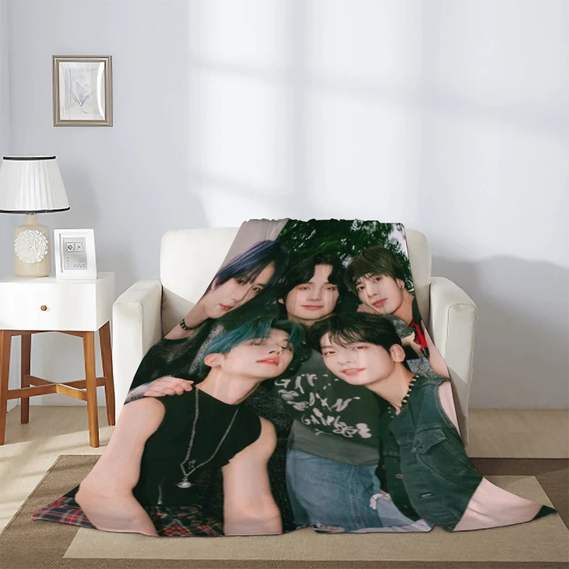 Kpop TXT плед одеяло пушистые мягкие одеяла и пледы двойная кровать одеяла для декоративного дивана летнее одеяло пушистое аниме на заказ
Kpop TXT плед одеяло пушистые мягкие одеяла и пледы двойная кровать одеяла для декоративного дивана летнее одеяло пушистое аниме на заказ