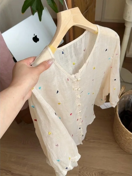 Stunning Embroidered Small Heart Women's Linen Shirt Spring Summer New Style Korean Style Ageless Versatile Short Sleeve V-Neck
Stunning Embroidered Small Heart Women's Linen Shirt Spring Summer New Style Korean Style Ageless Versatile Short Sleeve V-Neck