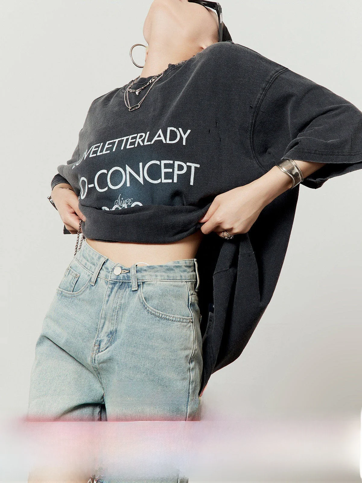 Street Sle Chic Letter Print Loose Fit ort Sve T-irt for Women Summer New Arrival Comfortable Breathable round Ne Top
Street Sle Chic Letter Print Loose Fit ort Sve T-irt for Women Summer New Arrival Comfortable Breathable round Ne Top