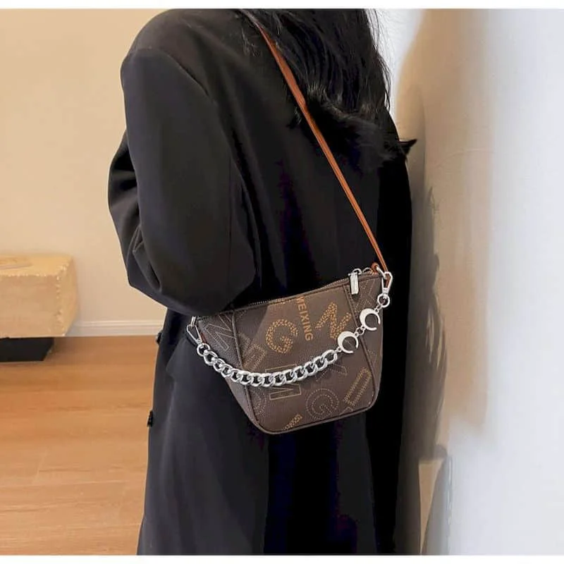 Crossbody Bags Casual Reusable Retro Shoulder Bags Niche Versatile Solid Handbags Personal Simple Classic Shell Bags for Women 
Crossbody Bags Casual Reusable Retro Shoulder Bags Niche Versatile Solid Handbags Personal Simple Classic Shell Bags for Women