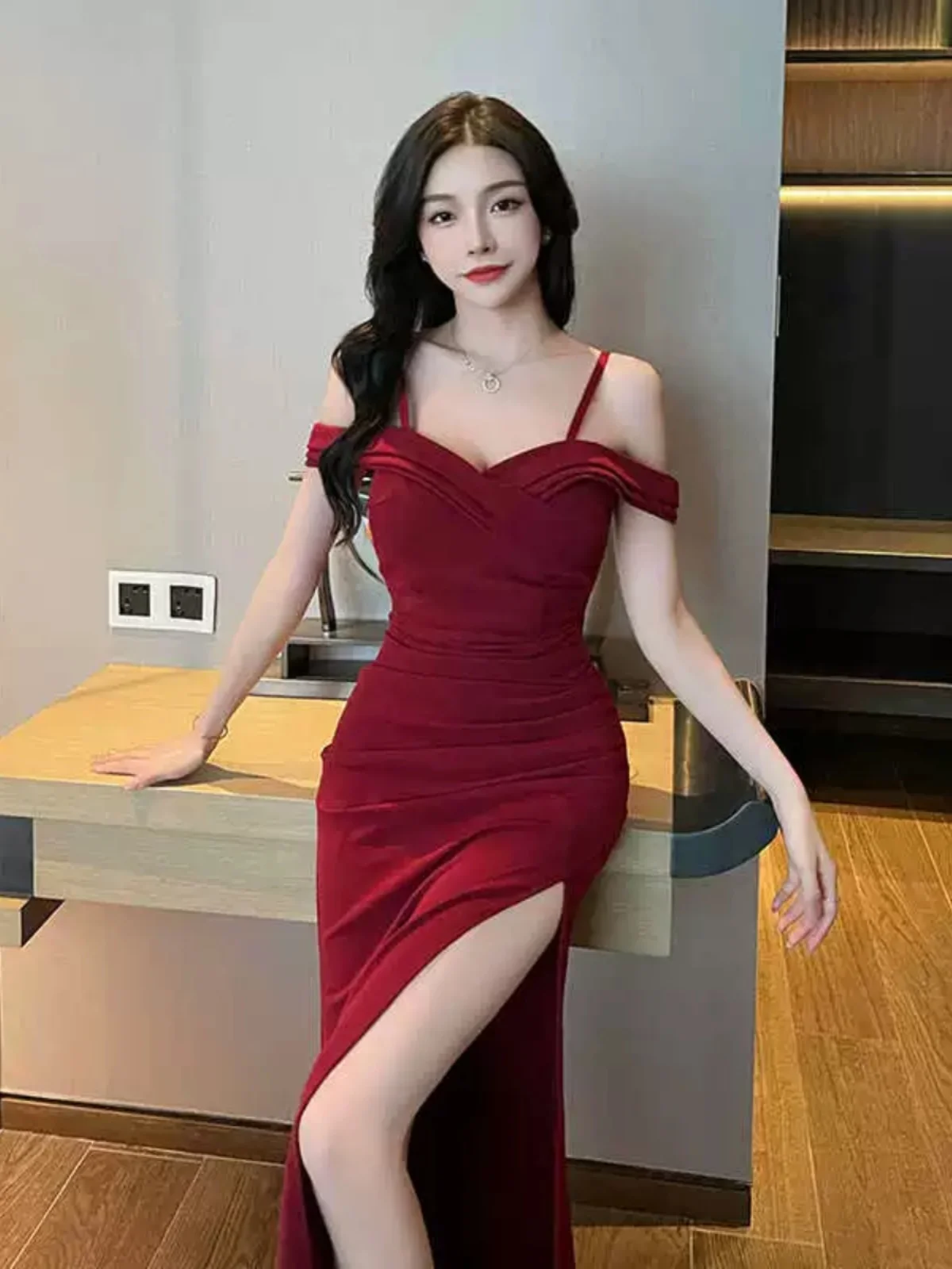 Элегантное вечернее платье с разрезом, облегающее, длинное, на одно плечо, из трикотажной ткани, для массажа ног, караоке, рабочей одежды
Элегантное вечернее платье с разрезом, облегающее, длинное, на одно плечо, из трикотажной ткани, для массажа ног, караоке, рабочей одежды